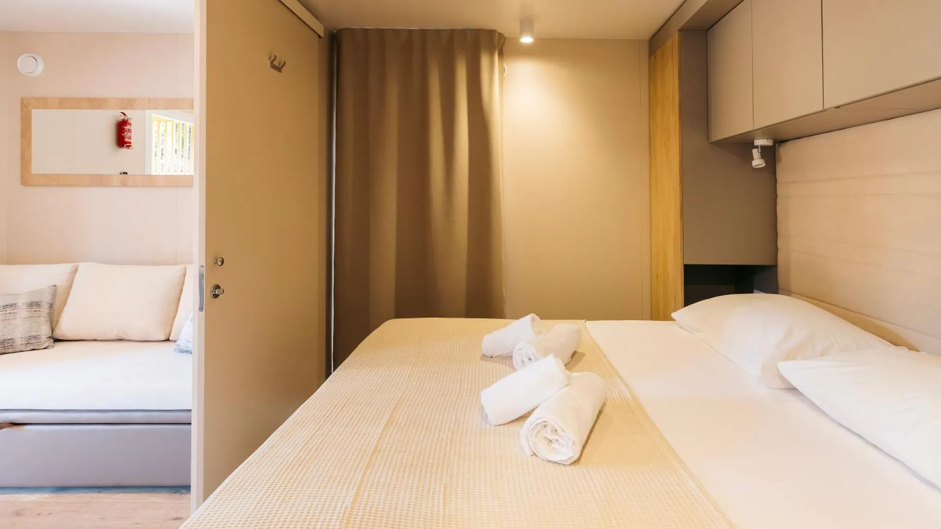 Diana & Josip Mobile Homes 비오그라드나모루