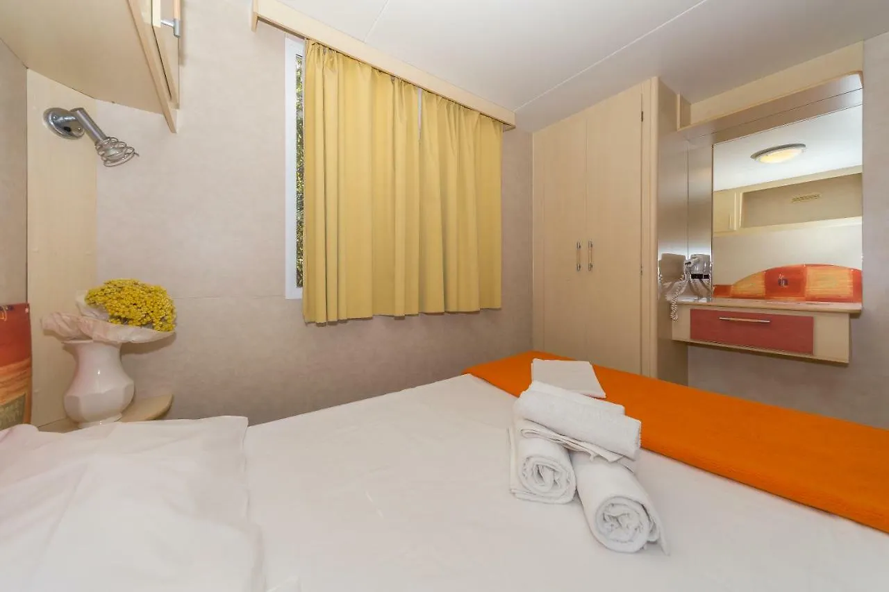 Diana & Josip Mobile Homes 비오그라드나모루 홀리데이파크
